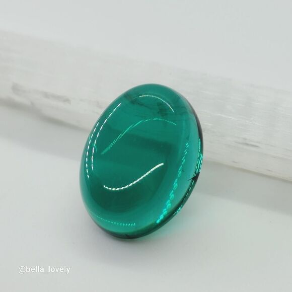 20x14x7mm Beautiful Emerald Green Oval Hydrotherdal Crystal Cabochon - Picture 1 of 4